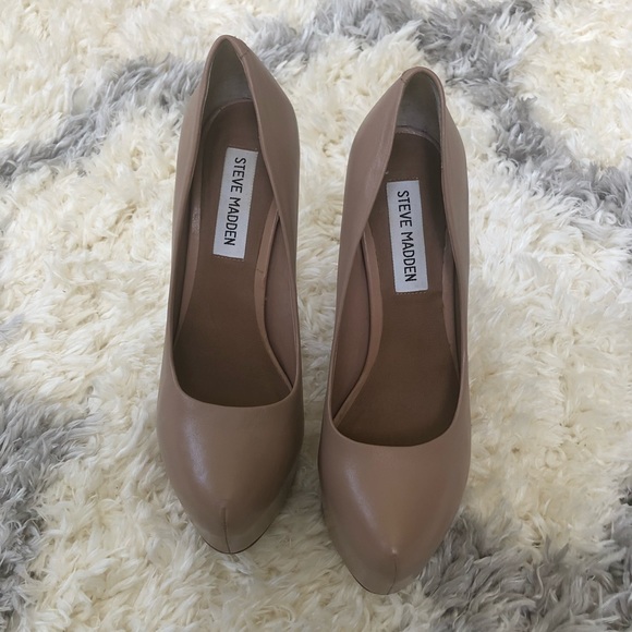 Steve Madden Shoes - Steve Madden nude platform heels